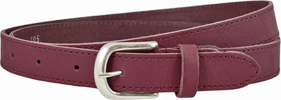 Bordeauxrode leren riem met zilverkleurige gesp.