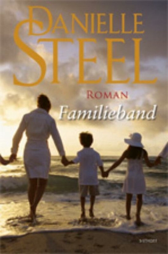 Boekomslag met silhouetten van een vrouw en twee kinderen op het strand bij zonsondergang. Titel: Familieband.