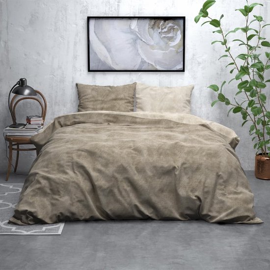 Dekbedovertrek Sleeptime in taupe met een gewassen katoenlook, inclusief twee kussenslopen.