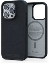 Njord Collections Suede Comfort+ Telefoonhoesje - Geschikt voor iPhone 15 Pro - Gereycled / Duurzaam materiaal - 2M valbescherming - Mag compatibel – Zwart