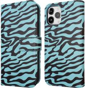 iMoshion Hoesje Geschikt voor iPhone 12 Pro / 12 Hoesje Met Pasjeshouder - iMoshion Design Bookcase smartphone - Meerkleurig / Black Blue Stripes