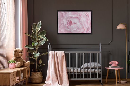 Photo en cadre - Gros plan et vue de dessus d'un cadre photo pivoine rose noir 90x60 cm - Affiche sous cadre (Décoration murale salon / chambre)
