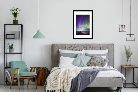 Photo en cadre - Aurores boréales au-dessus du parc national Banff au Canada Cadre photo noir avec passe-partout blanc 40x60 cm - Affiche sous cadre (Décoration murale salon / chambre)