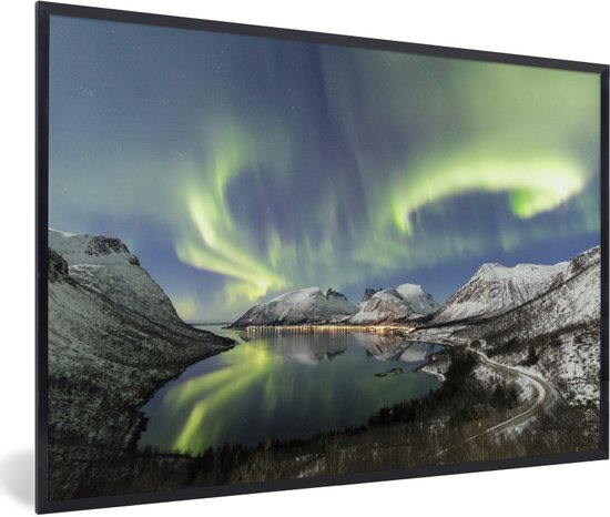 Aurores boréales au-dessus des montagnes 90x60 cm