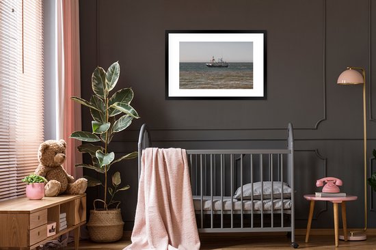 Photo encadrée - Cadre photo Bateau de pêche sur la mer du Nord 90x60 cm - Affiche encadrée (Décoration murale salon / chambre) / Mer et plage