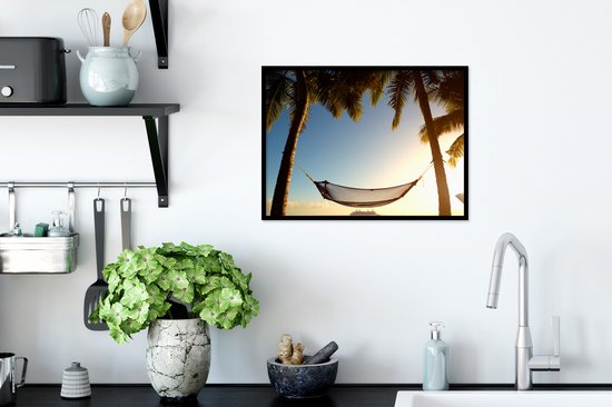 Photo encadrée - Hamac suspendu entre palmiers cadre photo noir 40x30 cm - Affiche encadrée (Décoration murale salon / chambre) / Mer et plage
