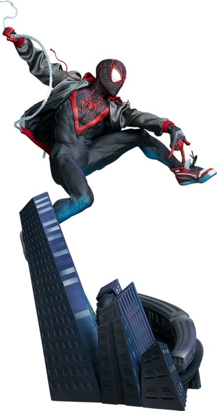 Foto: Sideshow collectibles miles morales 1 4 scale statue sideshow toys spider man across the spider verse beeld