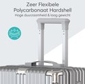Detail van de zilveren koffer met een flexibele polycarbonaten hardshell en handvat.