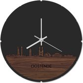 Skyline Klok Rond Oostende Notenhout - Ø 44 cm - Stil uurwerk - Wanddecoratie - Meer steden beschikbaar - Woonkamer idee - Woondecoratie - City Art - Steden kunst - Cadeau voor hem - Cadeau voor haar - Jubileum - Trouwerij - Housewarming -