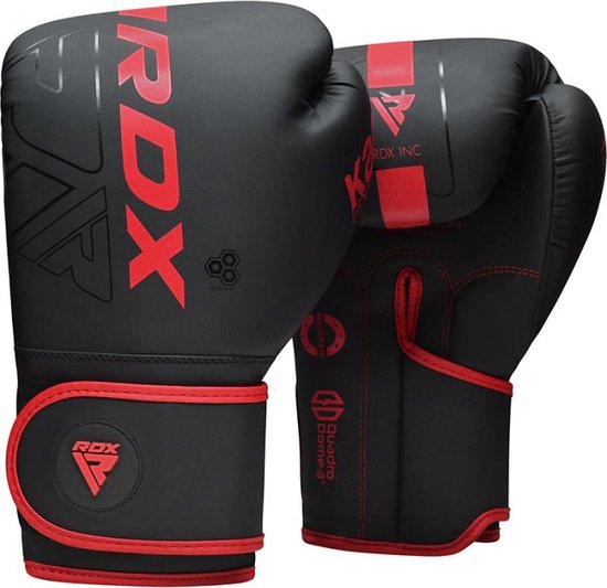 Zwarte bokshandschoenen met rode RDX-opdruk en rode details.