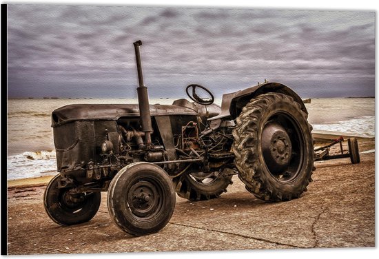 Dibond –Verroeste Tractor aan het Strand– 40x30 Foto op Aluminium (Met Ophang)