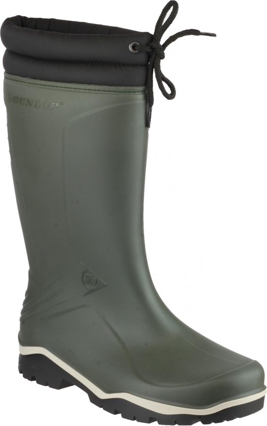 Groene Dunlop regenlaars met zwarte voering, koord en profielzool.