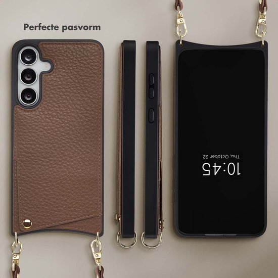 Étui de téléphone marron texturé avec porte-cartes, bordure noire et clips dorés, à côté du téléphone.
