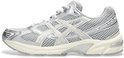 Grijze Asics Gel-1130 sneakers van mesh en synthetisch materiaal met crèmekleurige zool en zilveren accenten.