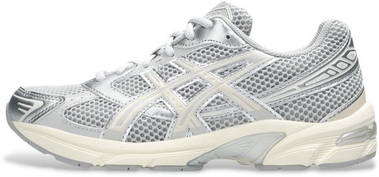 Grijze Asics Gel-1130 sneakers van mesh en synthetisch materiaal met crèmekleurige zool en zilveren accenten.