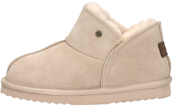 Beige suède pantoffel met beige teddy voering en een flap aan de voorkant.