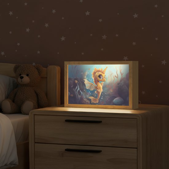 Nachtlampje 30x20 cm - Kinder lampje - Zeepaardje - Onderwater - Zeedieren - Oceaan - Tafellamp kinderkamer - Slaapkamer lamp - Bedlamp kinderen - Kinderlampje stopcontact - Wandlamp babykamer - Nachtlampjes van ArtiCasa — afbeelding 2