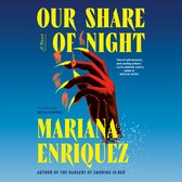Boekomslag van 'Our Share of Night' met een rode, klauwende hand met lange gele nagels, omringd door vlammen en witte spetters. Titel en auteursnaam in gele letters.