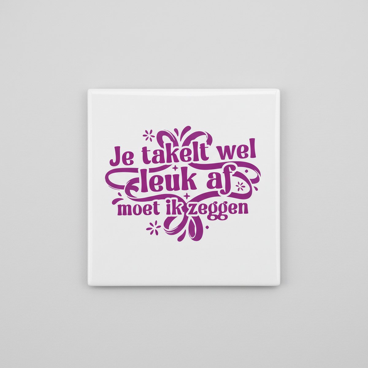 Nevolis Speelse Compliment Quote Keramische Tegel “Je takelt wel leuk af, moet ik zeggen” – Grappige Tekst Wanddecoratie, Woondecoratie Tegel 15 x 15 cm Multi Color