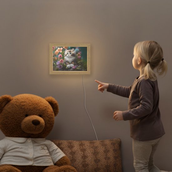 Nachtlampje 20x15 cm - Kinder lampje - Kitten - Illustratie - Bloemen - Natuur - Kat - Tafellamp kinderkamer - Slaapkamer lamp - Bedlamp kinderen - Kinderlampje stopcontact - Wandlamp babykamer - Nachtlampjes van OnlyWow — afbeelding 5