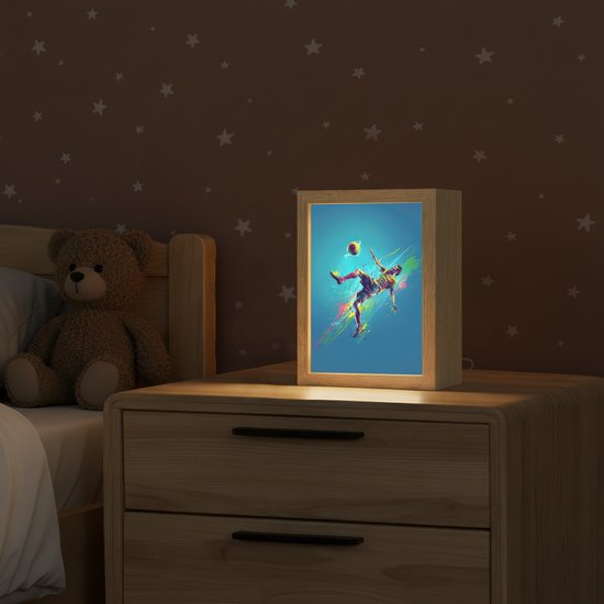 Nachtlampje 15x20 cm - Kinder lampje - Voetballer - Verfspatten - Kleurrijk - Bal - Tafellamp kinderkamer - Slaapkamer lamp - Bedlamp kinderen - Kinderlampje stopcontact - Wandlamp babykamer - Nachtlampjes van Merkloos — afbeelding 2