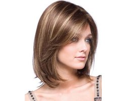 Trendy bobpruik met zijpony voor dames, perfect als cosplay- of feestkapsel.