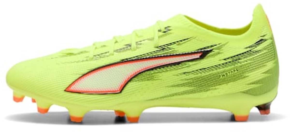 Puma Ultra 6 Pro FG/AG voetbalschoenen in felgeel, met mesh bovenwerk en oranje details, maat EU 45.