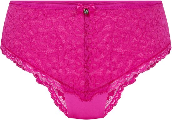 Culotte rose entièrement recouverte de dentelle et ornée d'un petit nœud avec une pierre au centre.
