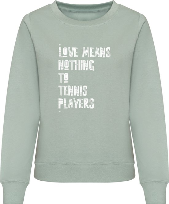 Lichtgroene trui met de tekst "LOVE MEANS NOTHING TO TENNIS PLAYERS" in witte letters.