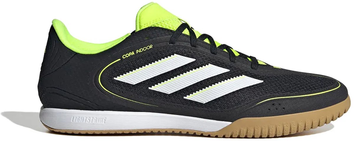 Adidas Copa Court League zaalschoenen in zwart met groene accenten, EU 42, ontworpen voor futsalwedstrijden.