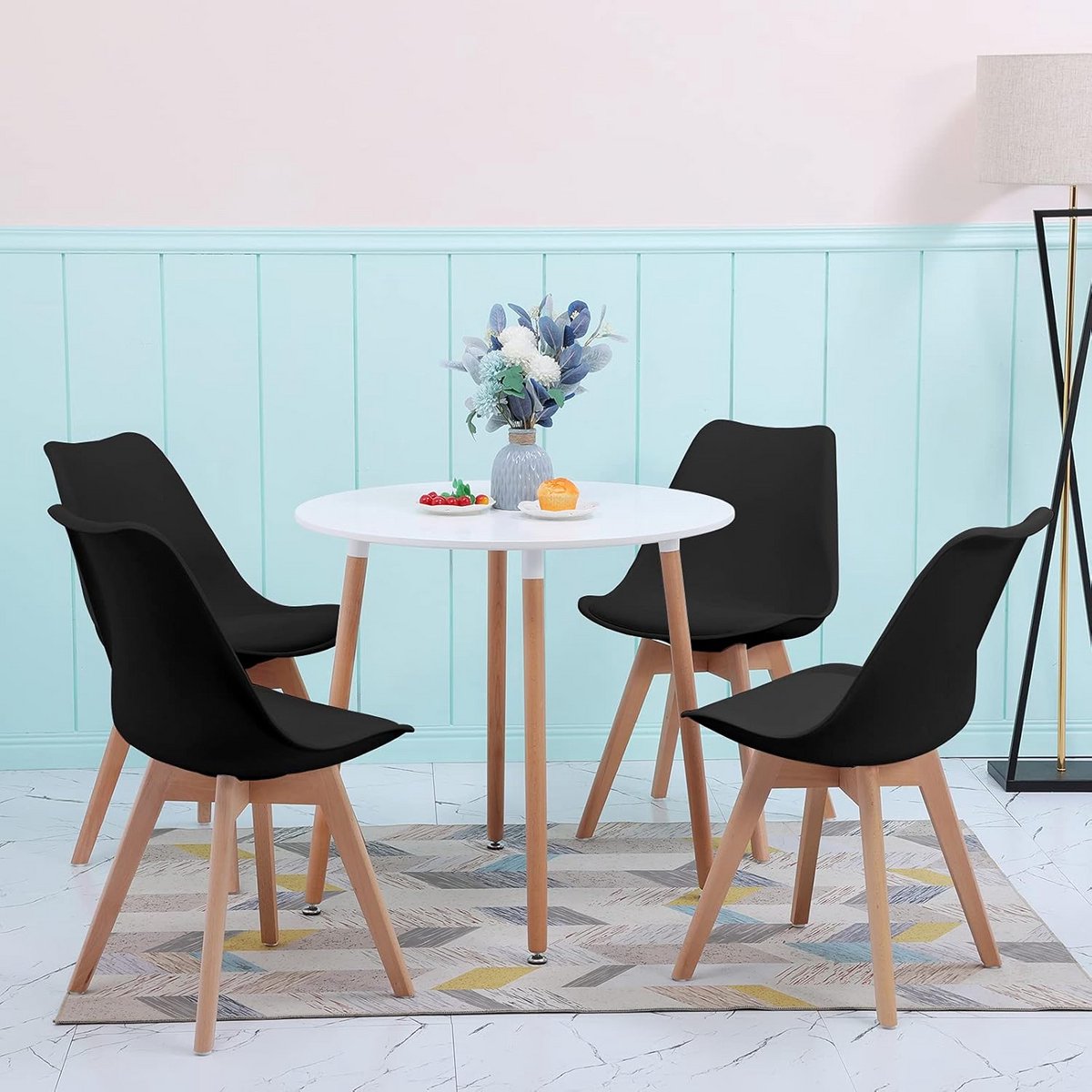 Ronde Eettafel met 4 Stoelen in Scandinavisch Design