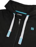 Close-up van een zwarte hoodie met capuchon, rits en witte trekkoorden.