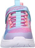 Voorkant van roze, blauwe en paarse sneaker met klittenband en roze veters.