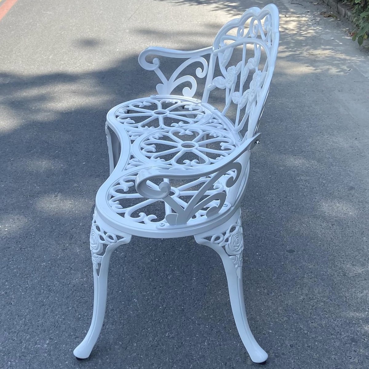 Stijlvolle tuinbank van aluminium met elegant rozendesign - Perfect voor elke buitenruimte