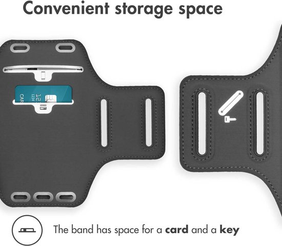 Grijze sportarmband, opengeklapt, met een vak voor een pasje en een sleutel. Tekst 'Convenient storage space' staat bovenaan.