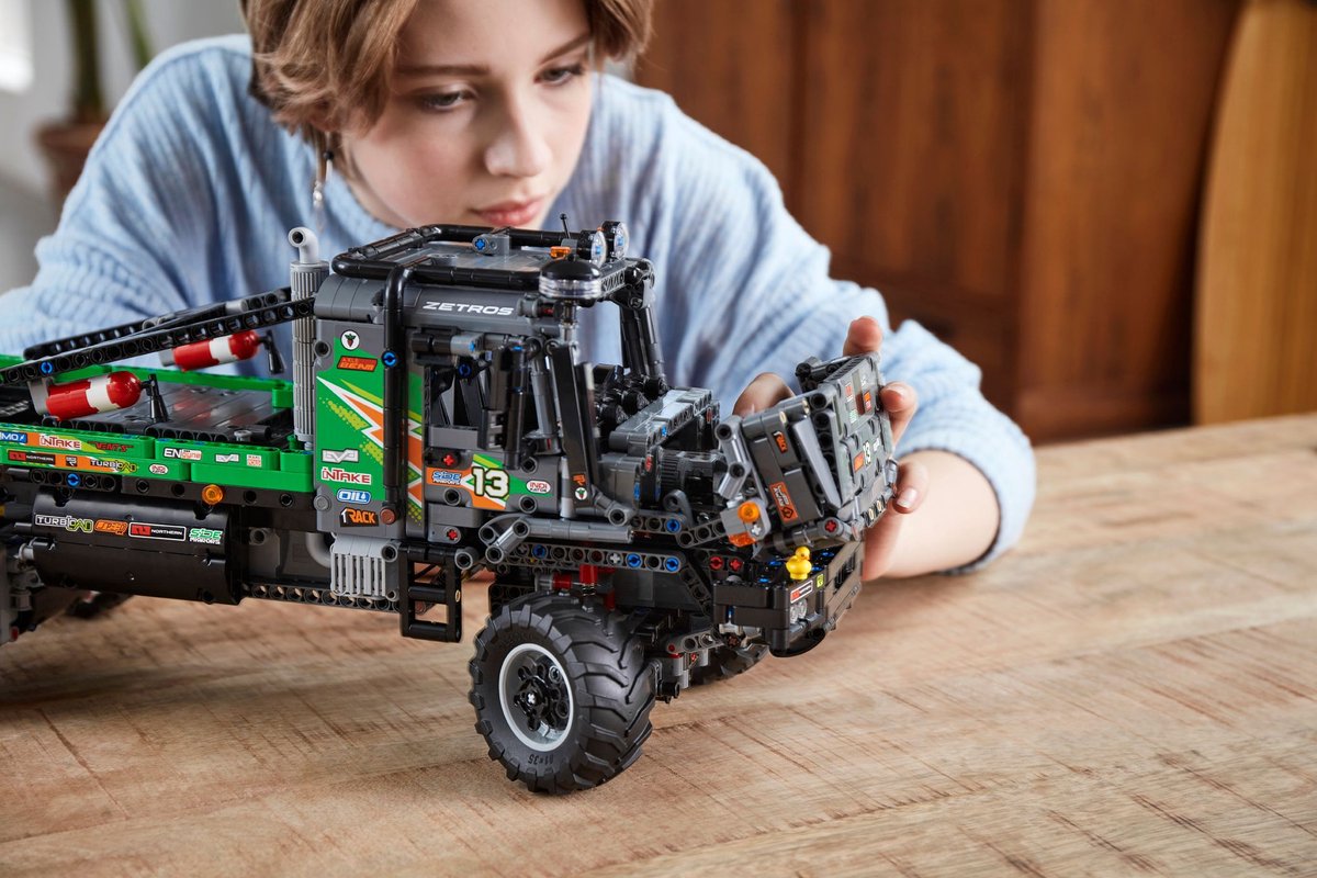 LEGO Technic 4x4 Mercedes-Benz Zetros Trial Truck met app-besturing 42129 — afbeelding 17