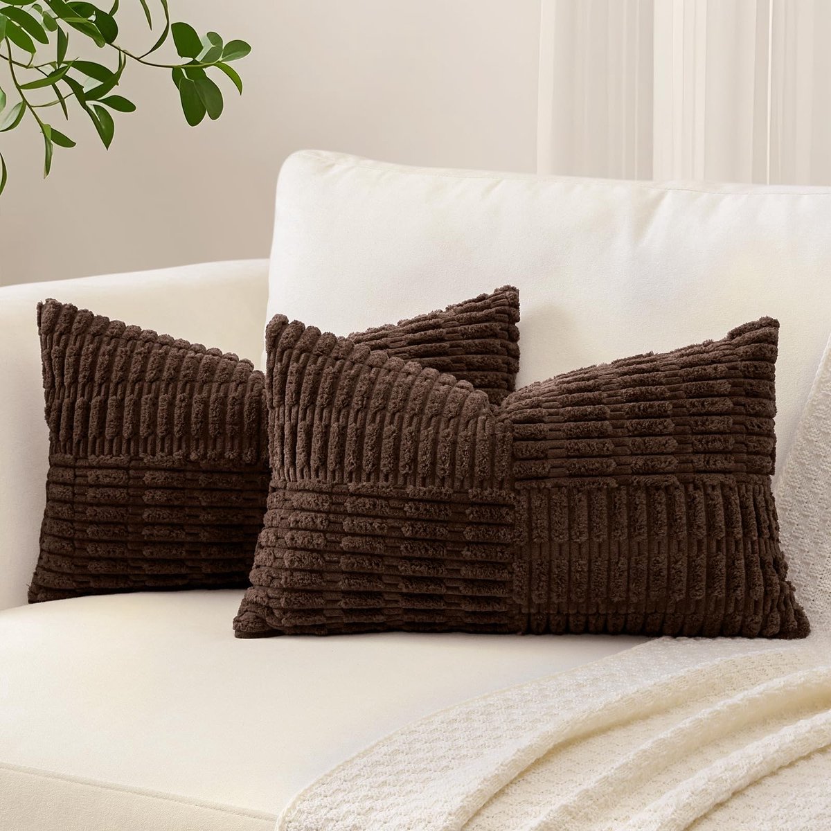 Unyqoos Set van 2 zachte corduroy kussenslopen met gestreept design voor woondecoratie Donkerbruin