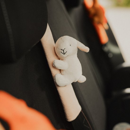 Gordelhoes kind - Lammetje gordelbeschermer kind - gordelhoezen voor auto en autostoel - 27cm x 6 cm