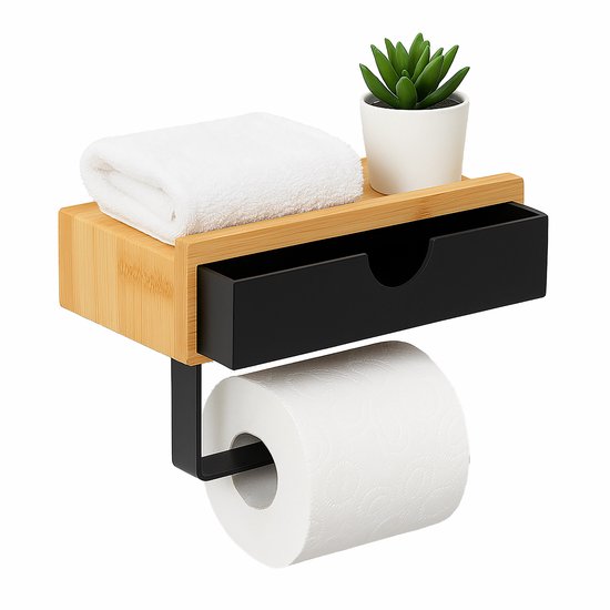 Bamboe toiletrolhouder met open zwarte lade, een opgerolde witte handdoek, een plantje en een toiletrol.