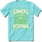 Gamers don't die T-shirt | Neon Groen | Gaming kleding | Grappig game verjaardag cadeau shirt Heren – Dames – Unisex | - Licht Blauw - M