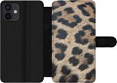 Bookcase Geschikt voor iPhone 12 telefoonhoesje - Luipaard print - Met vakjes - Wallet case met magneetsluiting