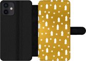 Bookcase Geschikt voor iPhone 12 telefoonhoesje - Kerstboom - Sterren - Goud - Met vakjes - Wallet case met magneetsluiting