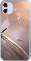Geschikt voor iPhone 11 hoesje - Paardenbloem zaden - Abstract - Lucht - Siliconen Telefoonhoesje