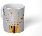 Mok - Gouden en zilveren rietjes in een gouden beker - 350 ML - Beker - Uitdeelcadeautjes