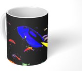 Mok - Koffiemok - Een Picasso-Doktersvisje in een aquarium - Mokken - 350 ML - Beker - Koffiemokken - Theemok