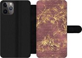Bookcase iPhone 11 Pro telefoonhoesje - Bloemen - Bladeren - Gold - Met vakjes - Wallet case met magneetsluiting