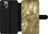 Bookcase Geschikt voor iPhone 11 Pro Max telefoonhoesje - Goud - Glitter - Structuur - Met vakjes - Wallet case met magneetsluiting