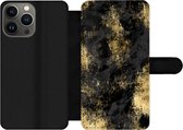 Bookcase Geschikt voor iPhone 13 Pro telefoonhoesje - Goud - Verf - Abstract - Zwart - Met vakjes - Wallet case met magneetsluiting