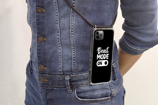 Coque avec cordon iPhone 13 Pro Max - Citation - Zwart - Sport - Siliconen - Bandoulière - Coque arrière avec cordon - Coque pour téléphone avec cordon - Coque avec corde