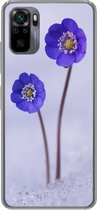 Geschikt voor Xiaomi Redmi Note 10 hoesje - Bloemen - Sneeuw - Paars - Siliconen Telefoonhoesje